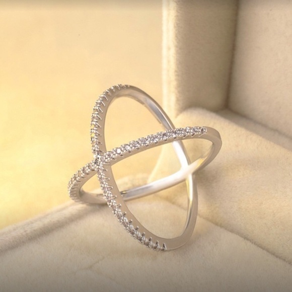 SILVER CRISSCROSSED RING - Picture 4 of 5